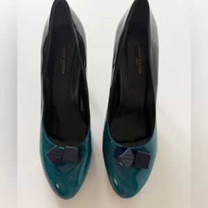 Louis Vuitton navy blue Heels Size 8